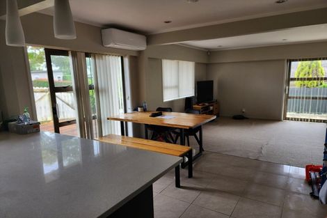 Photo of property in 1/133 Glenmore Road, Sunnyhills, Auckland, 2010
