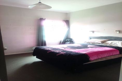 Photo of property in 49 View Road, Henderson, Auckland, 0612