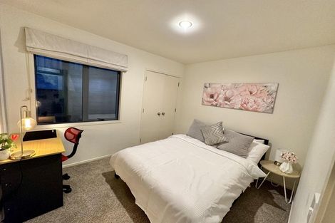 Photo of property in 75a Dress Circle, Newlands, Wellington, 6037