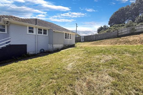 Photo of property in 13 Dorset Grove, Cannons Creek, Porirua, 5024