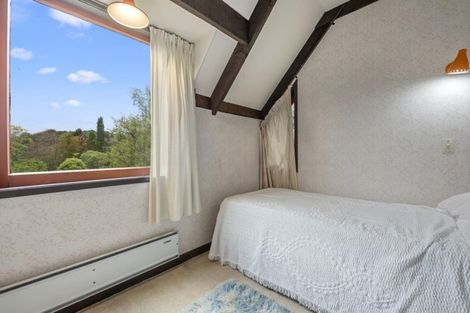 Photo of property in 74 Blue Mountains Road, Pinehaven, Upper Hutt, 5019