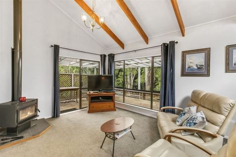 Photo of property in 2/22 Lagoon Way, West Harbour, Auckland, 0618