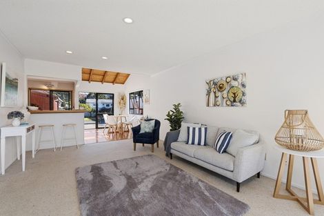 Photo of property in 2 Seaview Road, Paihia, 0200