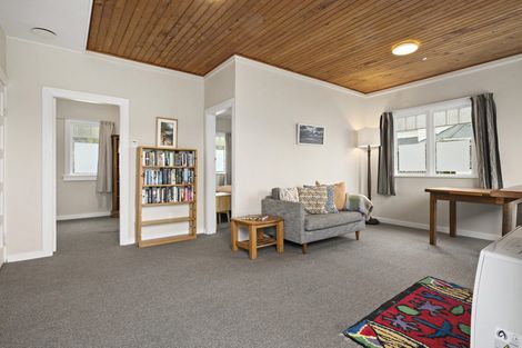 Photo of property in 2 Linwood Way, Island Bay, Wellington, 6023