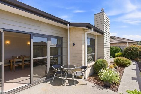 Photo of property in 2 Pearson Place, Paraparaumu, 5032