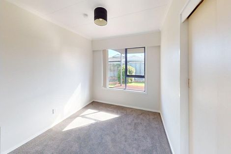 Photo of property in 5 Essex Place, Milson, Palmerston North, 4414