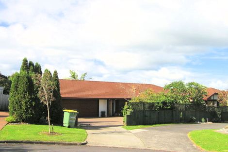 Photo of property in 26 Parramatta Place, Botany Downs, Auckland, 2010