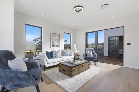 Photo of property in 8 Luff Place, Long Bay, Auckland, 0630