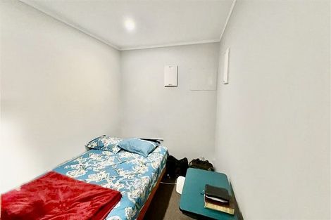 Photo of property in 4 Hillary Heights Avenue, Glendene, Auckland, 0602