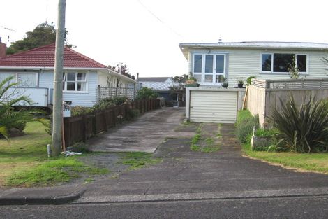 Photo of property in 1/8 Wharf Road, Te Atatu Peninsula, Auckland, 0610