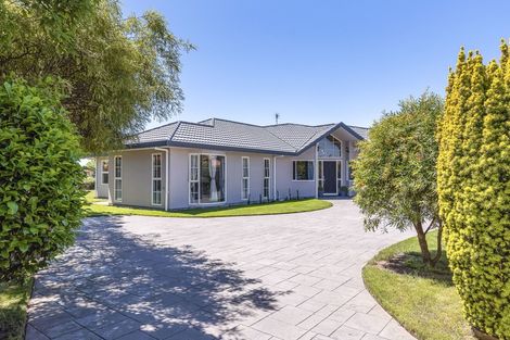 Photo of property in 10 Glen Loch Place, Paraparaumu, 5032