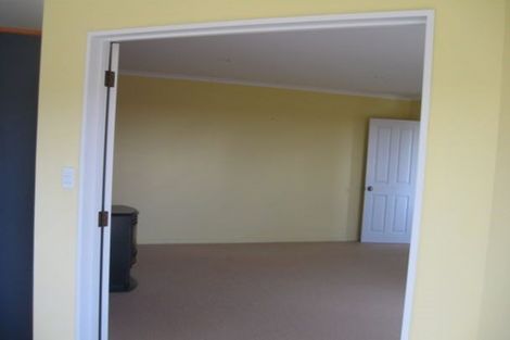 Photo of property in 12 Sycamore Crescent, Fitzherbert, Palmerston North, 4410