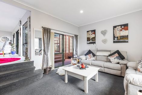 Photo of property in 52 Hewlett Road, Massey, Auckland, 0614