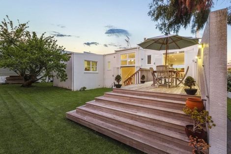 Photo of property in 19 Merani Street, Narrow Neck, Auckland, 0622