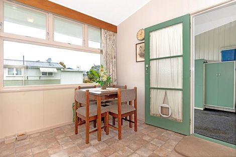 Photo of property in Orange Grove Flats, 2/549 Childers Road, Te Hapara, Gisborne, 4010