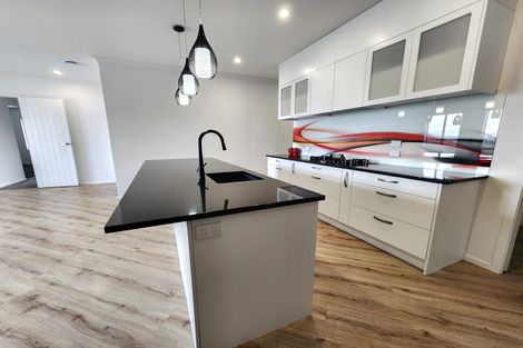 Photo of property in 14 Cessna Way, Newlands, Wellington, 6037