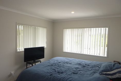 Photo of property in 2 Malbec Place, Huapai, Kumeu, 0810