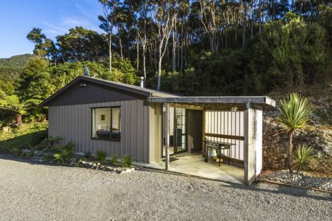 Photo of property in 6 Kaimiko Place, Okiwi Bay, 7193