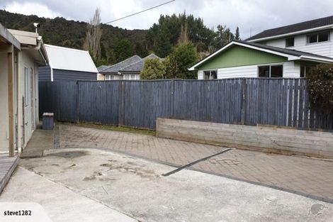 Photo of property in 52 Stokes Valley Road, Stokes Valley, Lower Hutt, 5019
