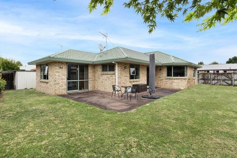 Photo of property in 12 Greenough Place, Rototuna, Hamilton, 3210