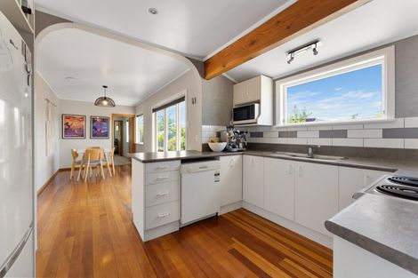 Photo of property in 8 Essex Place, Milson, Palmerston North, 4414