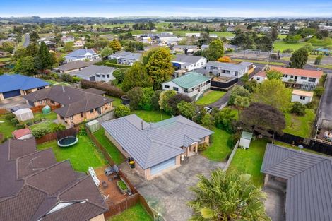 Photo of property in 15 Ernest Shackleton Place, Waiuku, 2123