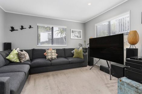 Photo of property in 17 Longview Rise, Massey, Auckland, 0614