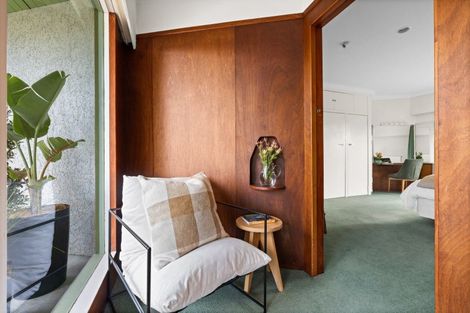 Photo of property in 16 Howard Road, Taradale, Napier, 4112