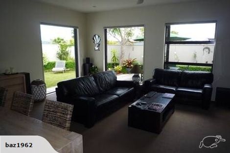 Photo of property in 1/40 Scarlet Oak Drive, Schnapper Rock, Auckland, 0632