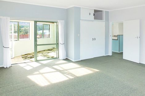 Photo of property in 10 Hennessy Street West, Foxton Beach, Foxton, 4815