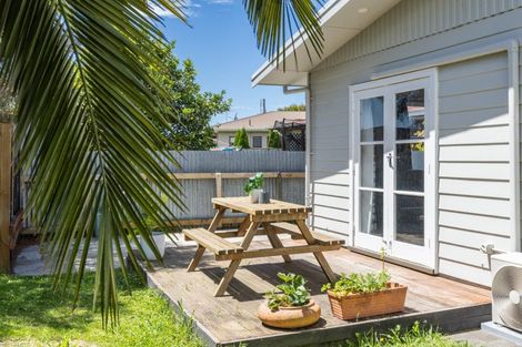 Photo of property in 52-56 Taradale Road, Marewa, Napier, 4110