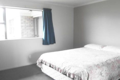 Photo of property in 21 South Road, Moturoa, New Plymouth, 4310