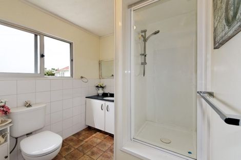 Photo of property in 22 Crompton Road, Massey, Auckland, 0614