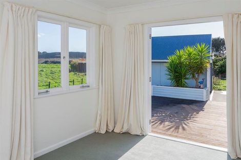 Photo of property in 180 Te Moana Road, Waikanae, 5036