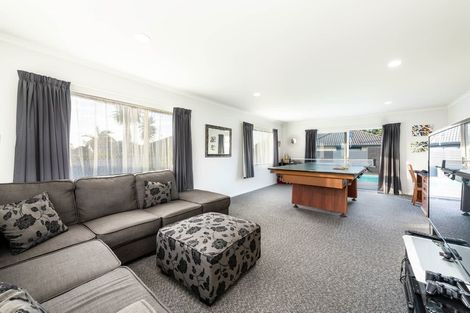 Photo of property in 6 John Brooke Crescent, East Tamaki Heights, Auckland, 2016