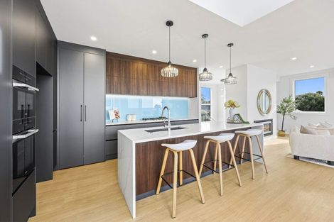 Photo of property in 40a The Esplanade, Eastern Beach, Auckland, 2012