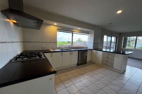 Photo of property in 6 Sandpiper Grove, Unsworth Heights, Auckland, 0632