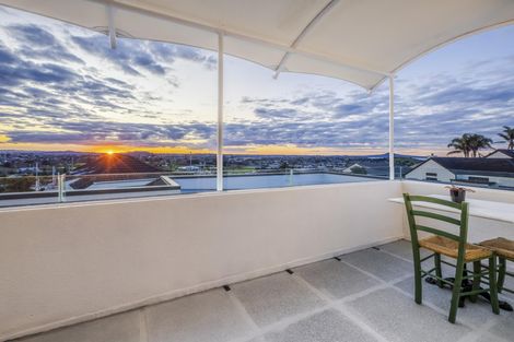 Photo of property in 22 Mccahill Views, Botany Downs, Auckland, 2010