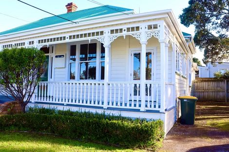 Photo of property in 34 Mozeley Avenue, Devonport, Auckland, 0624