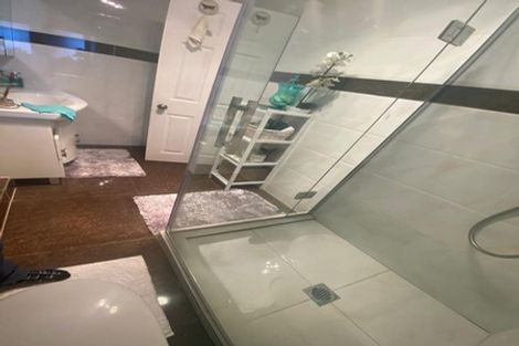 Photo of property in 121 Everglade Drive, Totara Heights, Auckland, 2105