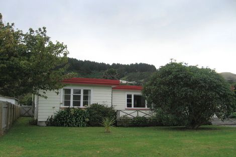 Photo of property in 15 Rossiter Street, Tawa, Wellington, 5028