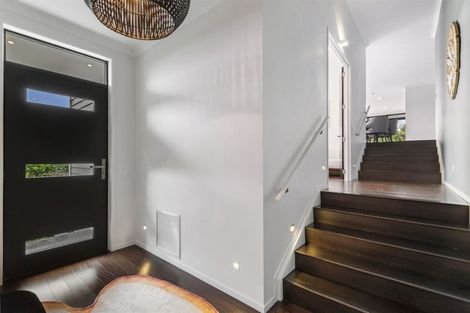 Photo of property in 16 Schopolo Place, Schnapper Rock, Auckland, 0632