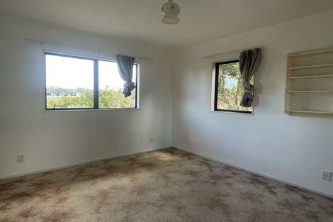 Photo of property in 4 Heversham Place, Glendene, Auckland, 0602