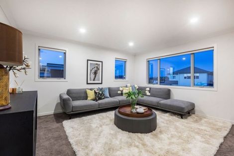 Photo of property in 99 Medallion Drive, Oteha, Auckland, 0632