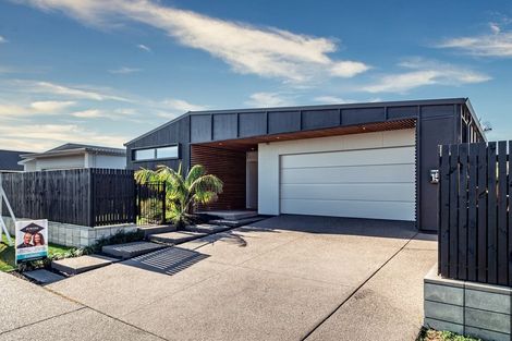 Photo of property in 15 Awatira Drive, Papamoa Beach, Papamoa, 3118