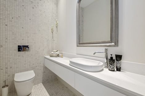 Photo of property in 8/258 Hurstmere Road, Takapuna, Auckland, 0622