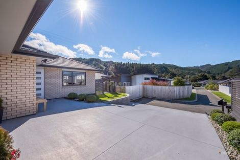 Photo of property in 79 Riverstone Drive, Riverstone Terraces, Upper Hutt, 5018