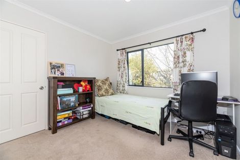 Photo of property in 10 Roy Maloney Drive, Henderson, Auckland, 0612