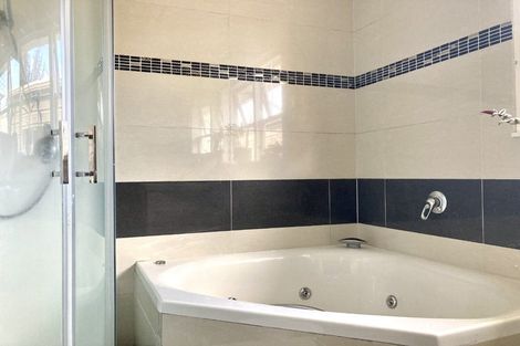 Photo of property in 672 Te Atatu Road, Te Atatu Peninsula, Auckland, 0610