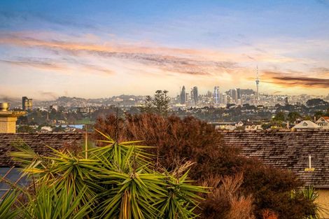 Photo of property in 27c Heathcote Road, Castor Bay, Auckland, 0620